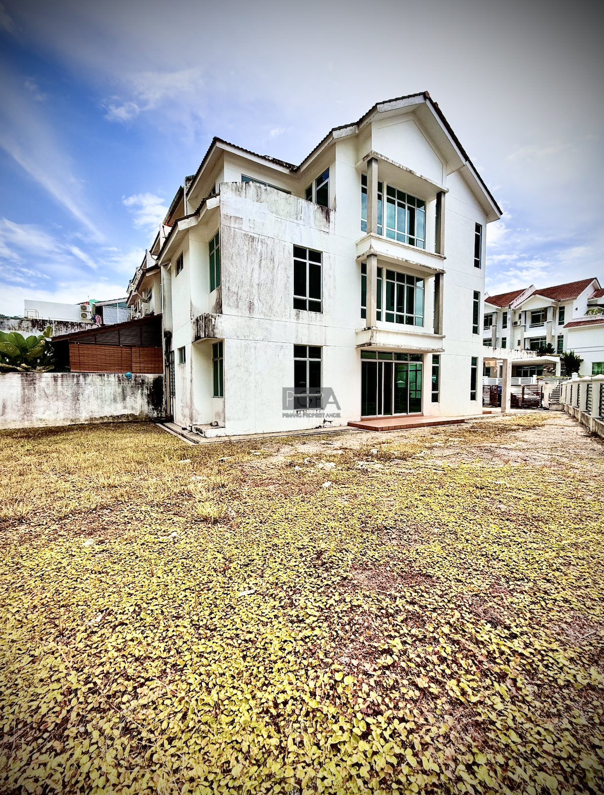 Spacious End-Lot 3-Storey Terrace in Beverly Hills, Tanjung Bungah.