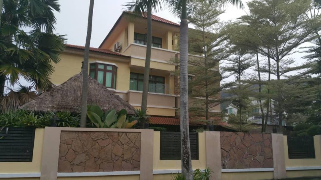 3 Storey Semi-Detached Home at Ferringhi Park, Batu Ferringhi, for Sale and to Let