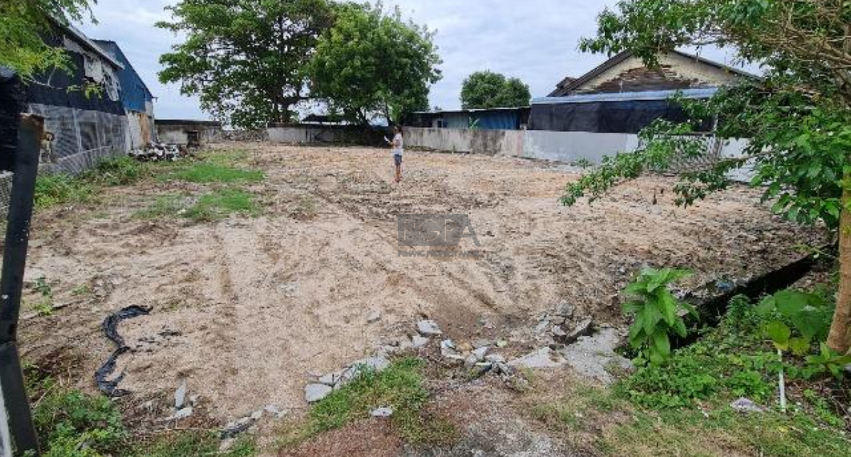 Land for Rent â€“ Permatang Damar Laut (Includes 10ft x 20ft Cabin).