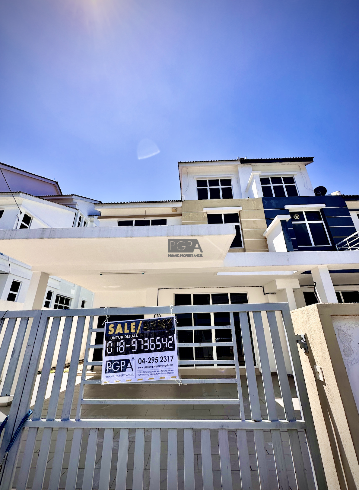 Three-Storey Semi-Detached House in Teluk Kumbar.