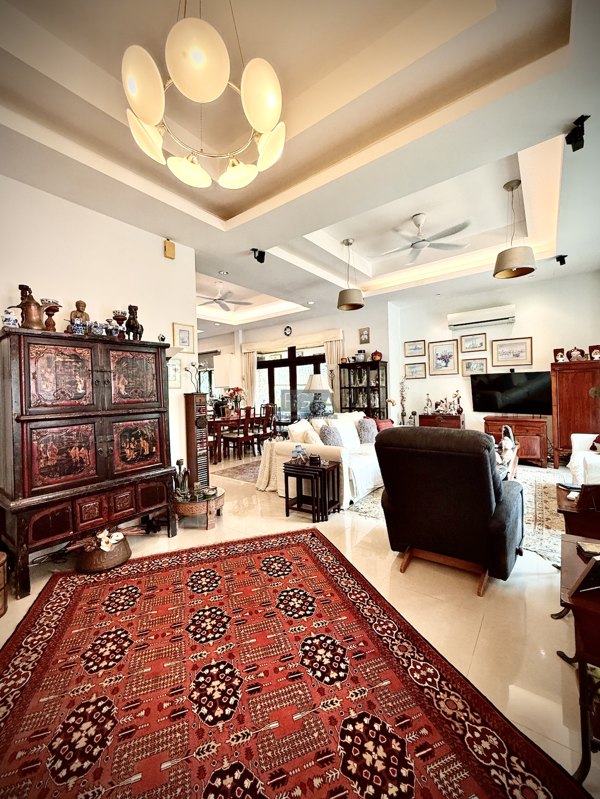 Three-Storey Semi-Detached Home in Ferringhi Park.