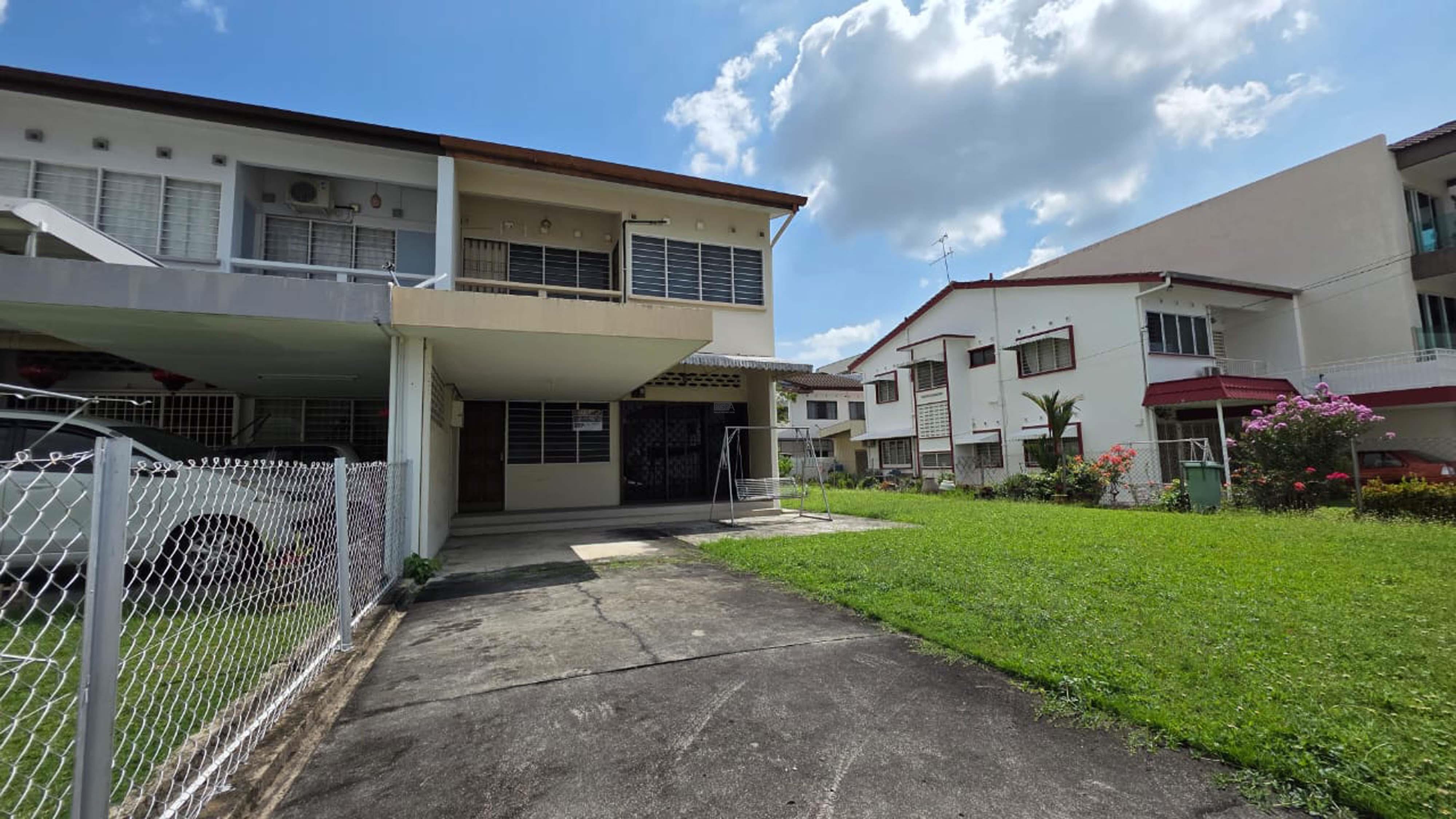 Island Park Double Storey Semi Detached Home (End-Lot) with Large Garden.